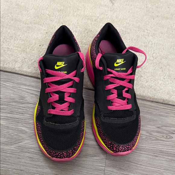 Nike Lunar Safari GS Youth Running Shoes Black/Pink/Yellow Size 7Y - Picture 1 of 8